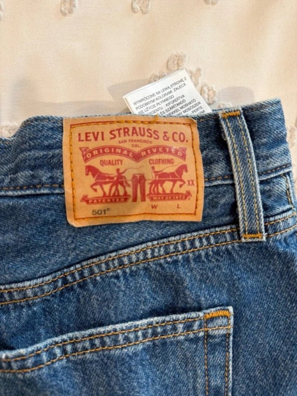 Levi's high waisted button fly jean shorts W28 - Picture 4 of 4